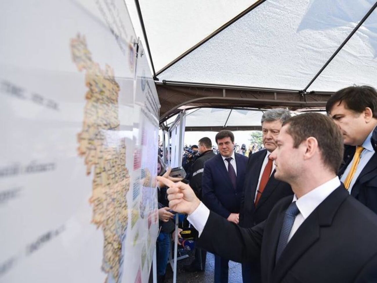 Порошенко собирается строить мост через Дунай