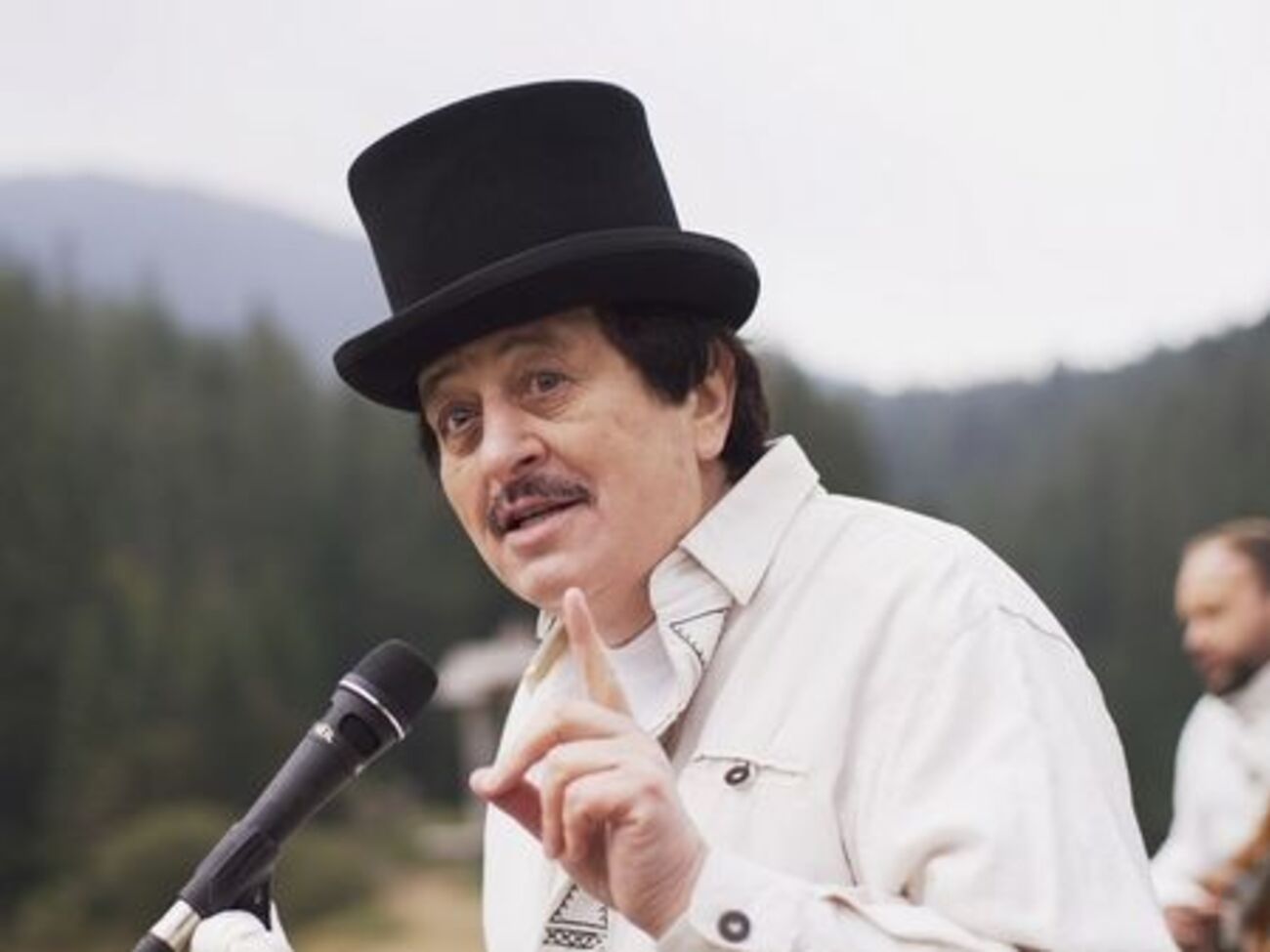 Попович сам написал музыку для песни "До Сонця вже близько"