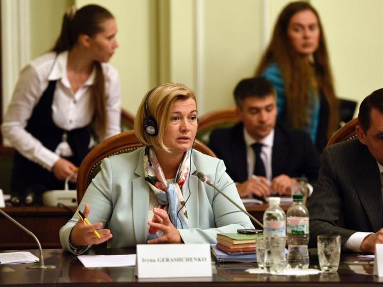 Геращенко: На участках, где войска отведены, не нарушают "режим тишины"