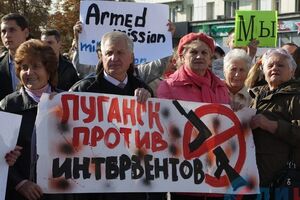 В Луганске 17 тыс. человек митинговали против вооруженной миссии ОБСЕ. Фоторепортаж