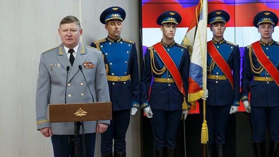 Сердюков назначен командующим ВДВ РФ указом президента от 4 октября