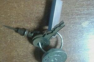 На флеш-накопителе находились электронные копии документов о деятельности одной из воинских частей Украины, оборонительные планы и списки участников АТО