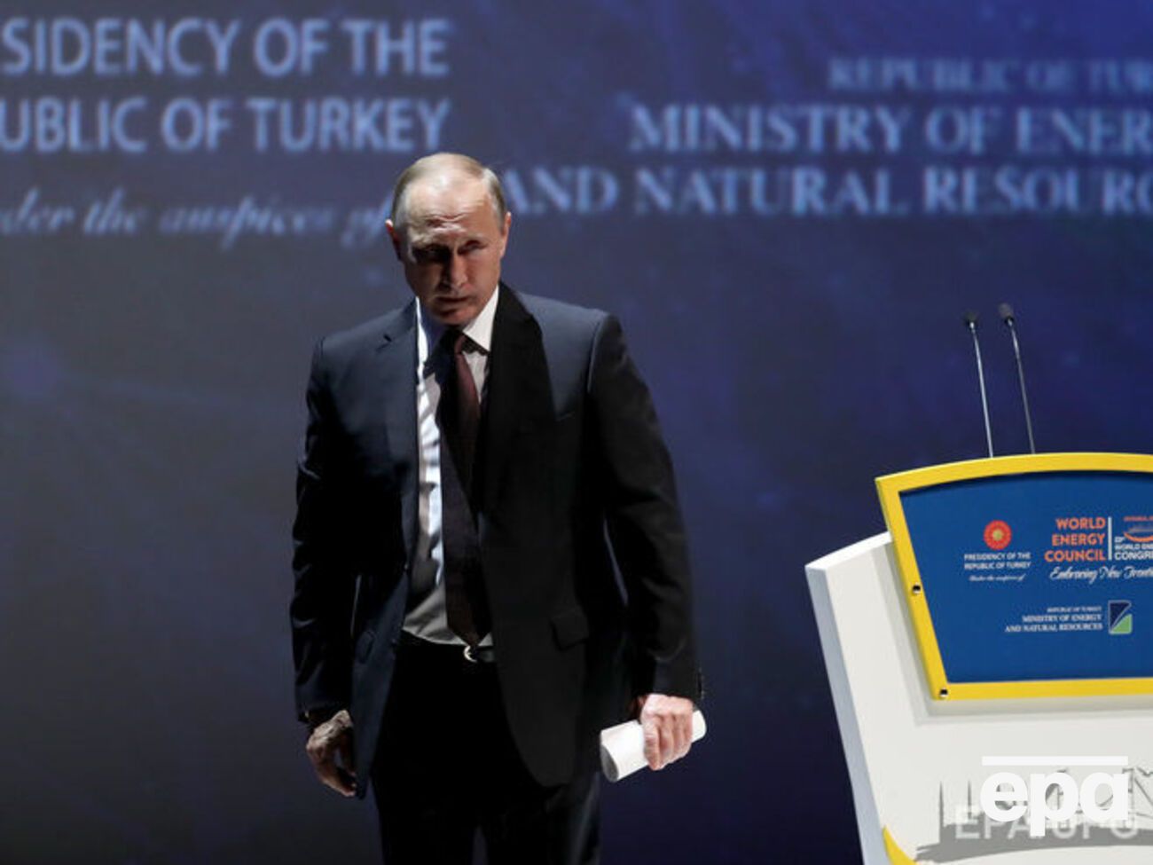 Владимир Путин отменил визит во Францию