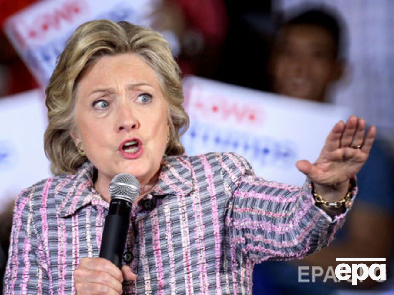Опубликована новая часть переписки главы предвыборного штаба Хиллари Клинтон