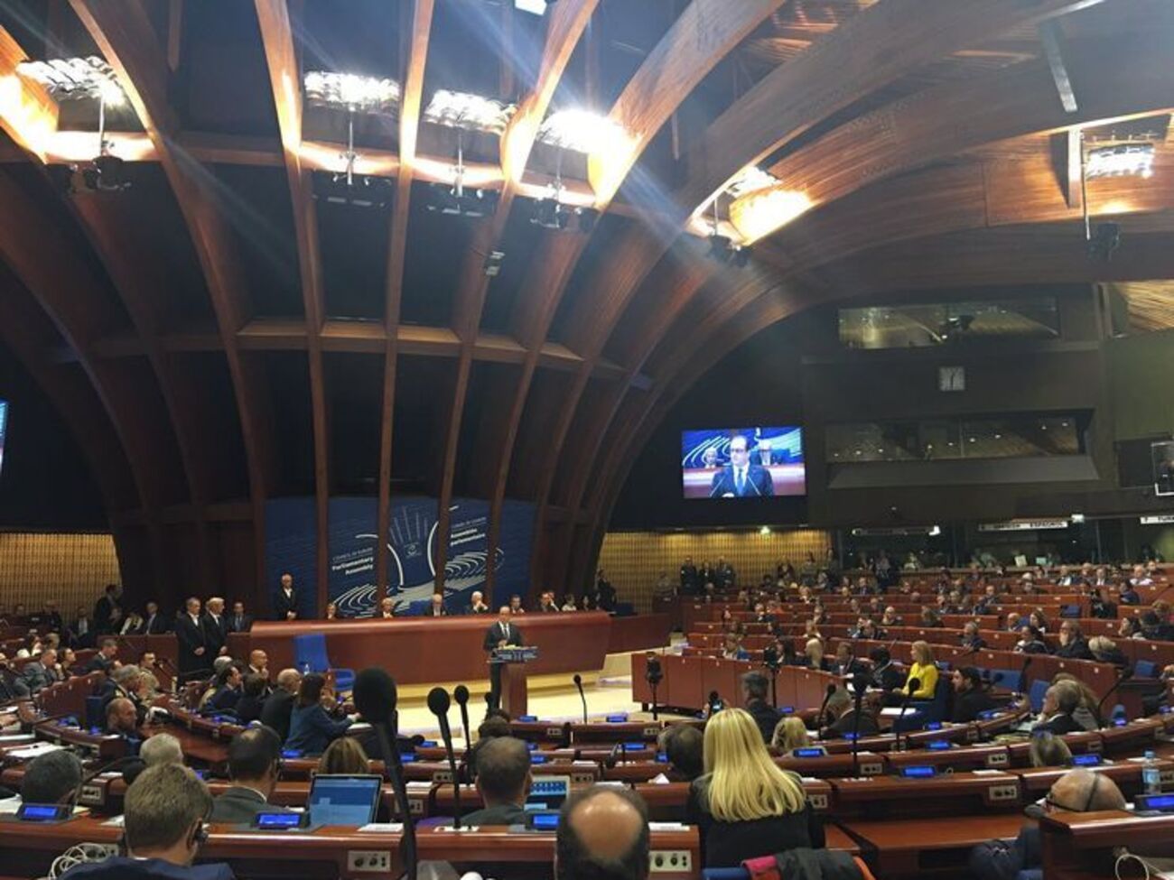 Олланд: Вето России в Совбезе ООН помешало прекратить бомбардировки в Сирии