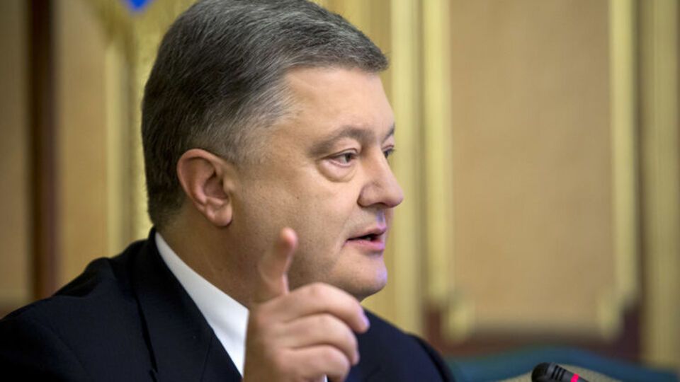 Порошенко: Украина стала более эффективно администрировать налоги и выводить их из тени