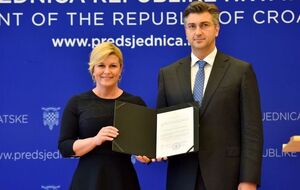 Президент Грабар-Китарович вручила Пленковичу мандат на формирование правительства