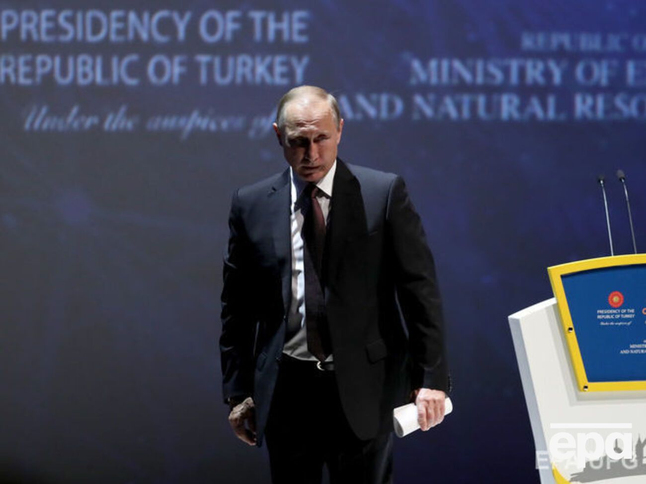 Путин отказался от визита во Францию