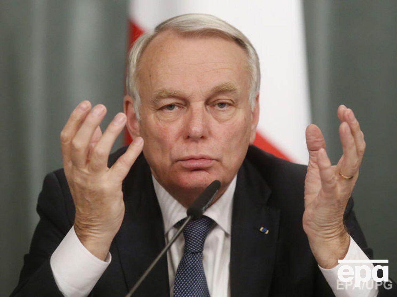 Эро считает, что Путин отказался от поездки во Францию, чтобы избежать неудобных тем