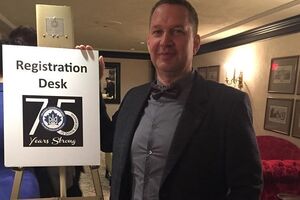 Елизаров: Раз в квартал я еду в банк, лезу в ячейку, достаю оттуда деньги — и надеюсь, что скоро произойдет чудо