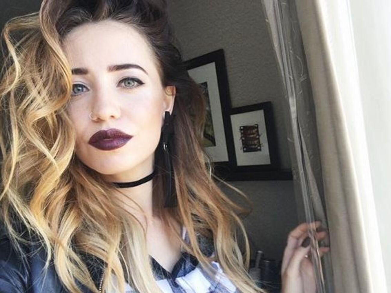 Дорофеева:&nbsp;Рада сообщить, что я стала официальной It-Girl Maybelline New-York Ukraine! Ну что, ныряю в мир Fashion и make-up!