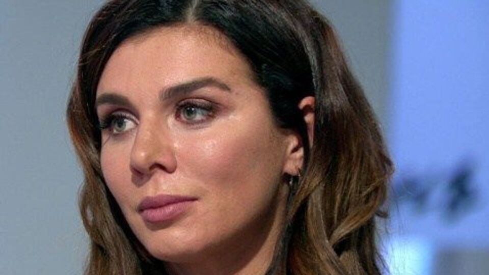 Седокова до сих пор плачет, говоря о своем первом браке