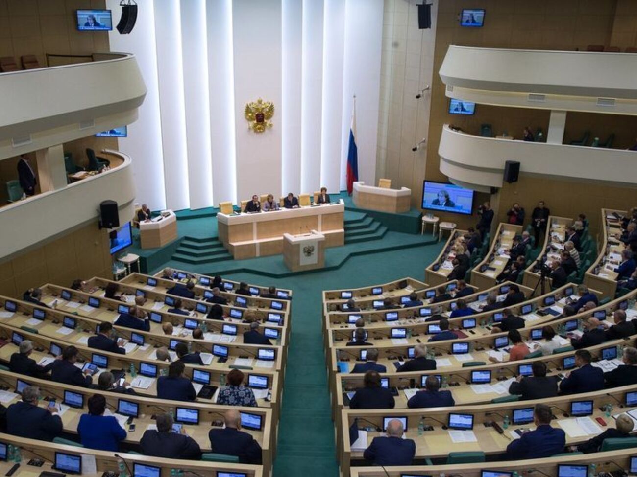 Решение поддержали 158 членов Совфеда, один воздержался