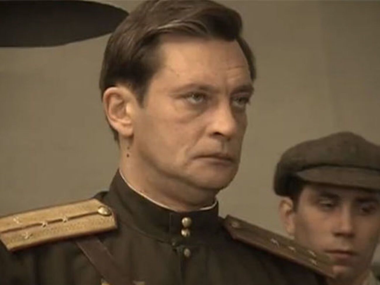 Полиция ищет грабителей, которые вторглись в коттедж Домогарова