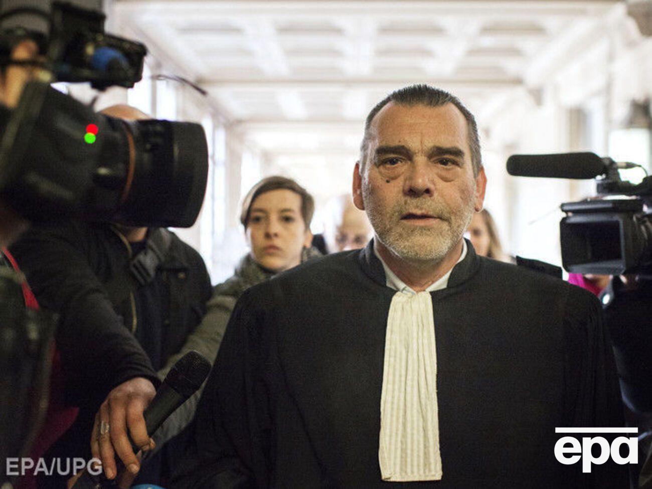 Юрист Бертон заявил, что выходит из дела Абдеслама