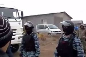 Всем задержанным выдвинули подозрение в организации и участии в террористической организации, запрещенной на территории РФ