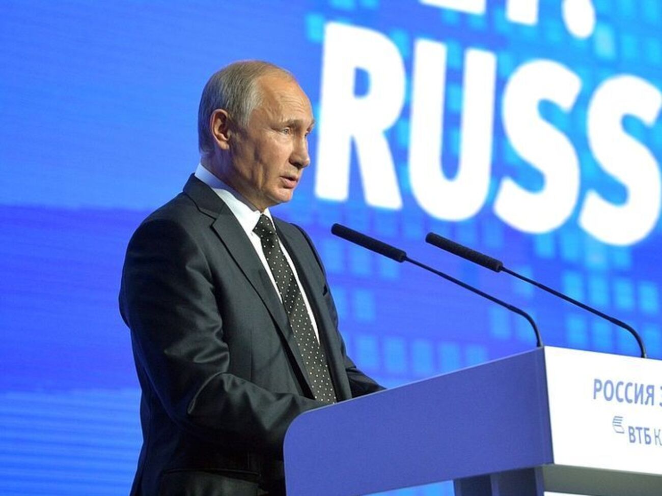 Владимир Путин: С президентом Олландом у меня очень добрые, личные отношения, я ими очень дорожу и надеюсь, что это нам поможет преодолеть любые текущие сложности