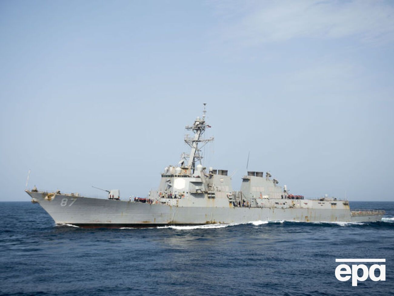 Накануне был обстрелян эсминец ВМС США