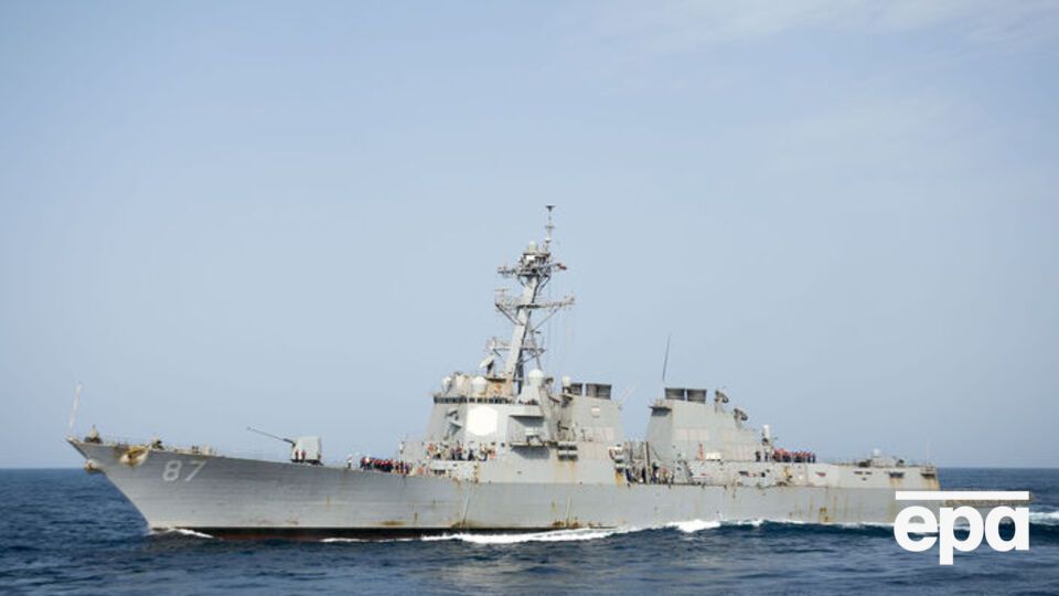 Накануне был обстрелян эсминец ВМС США