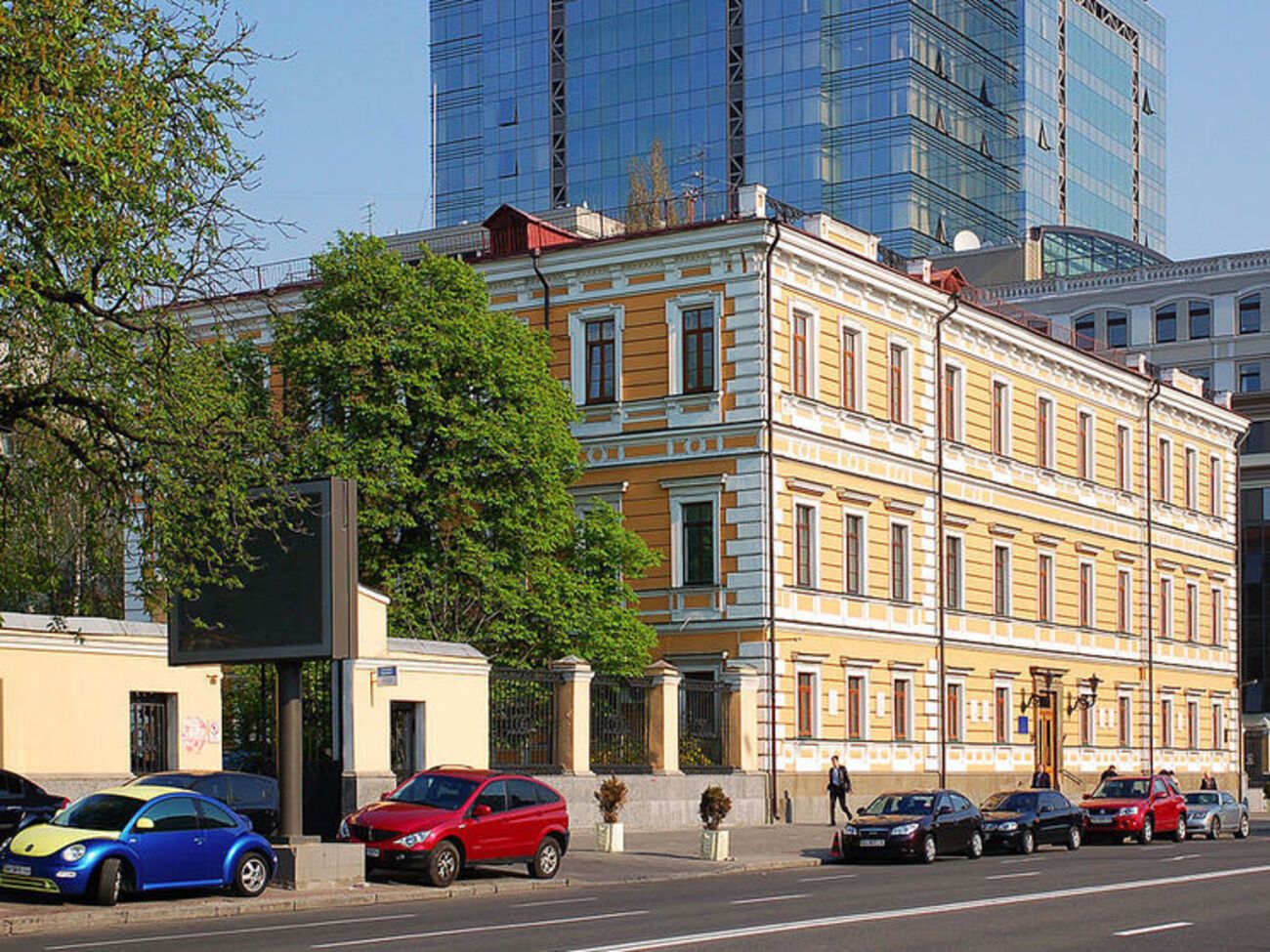 Чиновники вывели земли из собственности Национальной академии наук Украины