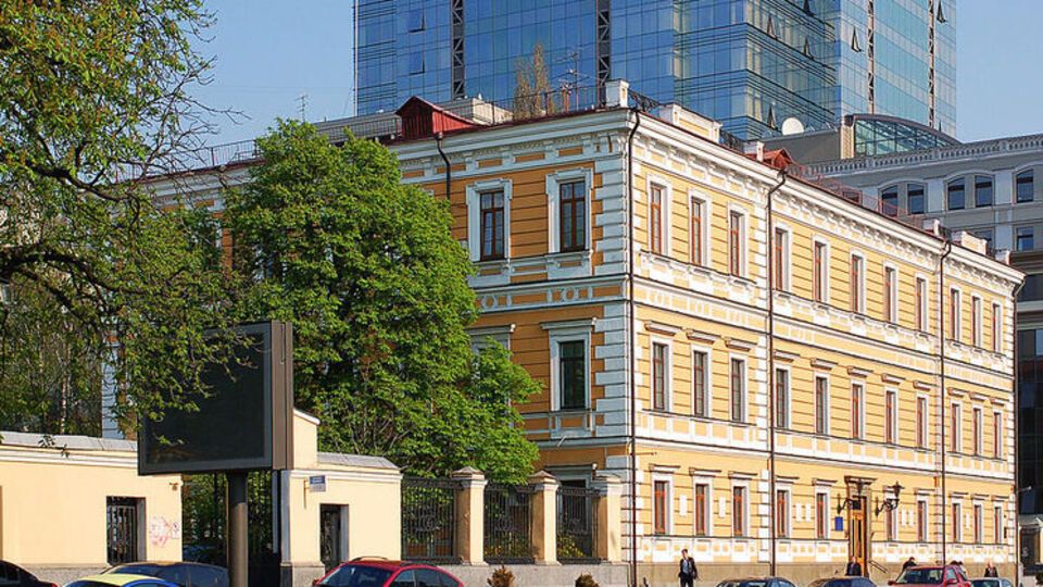 Чиновники вывели земли из собственности Национальной академии наук Украины
