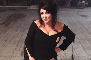 Лолита: Съемки проходили на старейшем заводе, который делал пароходы "Ленинская кузня". Я там раньше школу прогуливала. Название и завод есть, но кораблей не видела