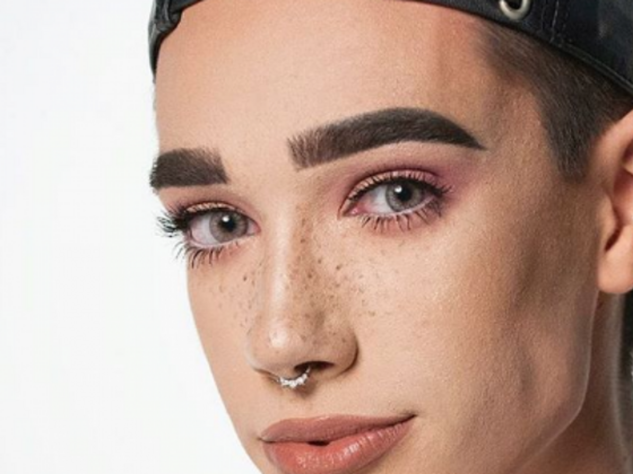 Бьюти-блогер будет представлять продукты бренда Covergirl