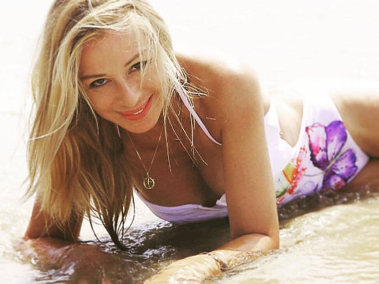 Апина:&nbsp;Да. Я подаю на развод. Этот период моей жизни завершается