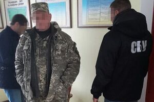 Вымогатели требовали от мужчины, который захотел служить в Вооруженных Силах по контракту, 26 тыс. грн