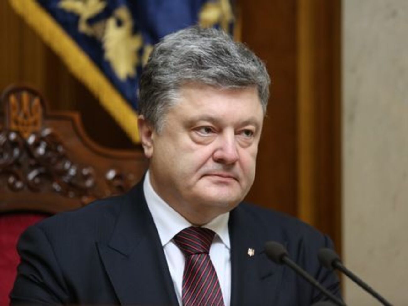 Порошенко отменил поездку в День защитника Украины