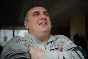 По словам Меркачевой, оба подозреваемых жалуются на жестокое обращение с ними