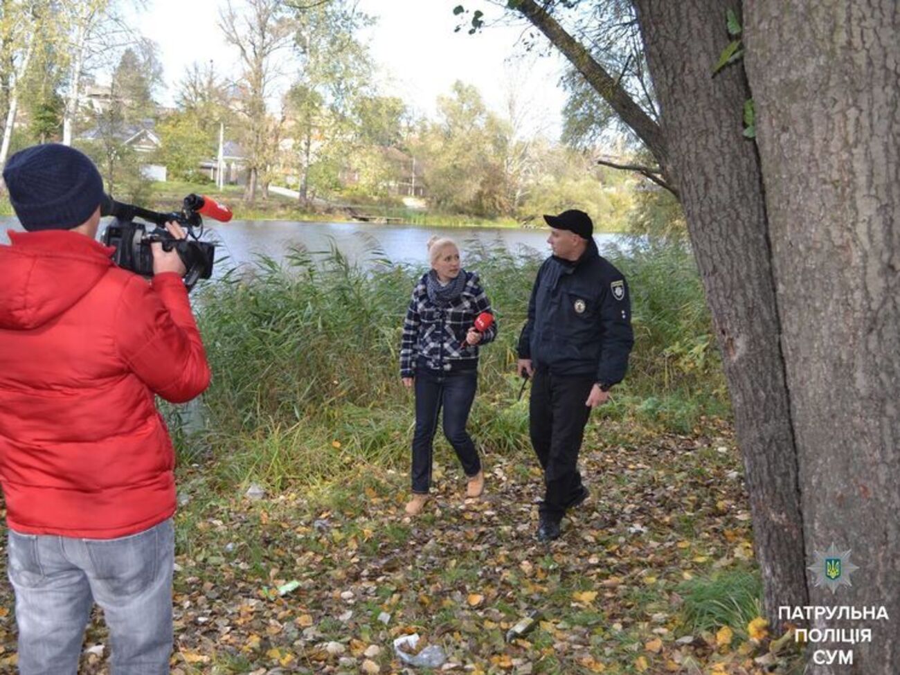 Патрульному полицейскому пришлось вытаскивать из реки тонущего беглеца