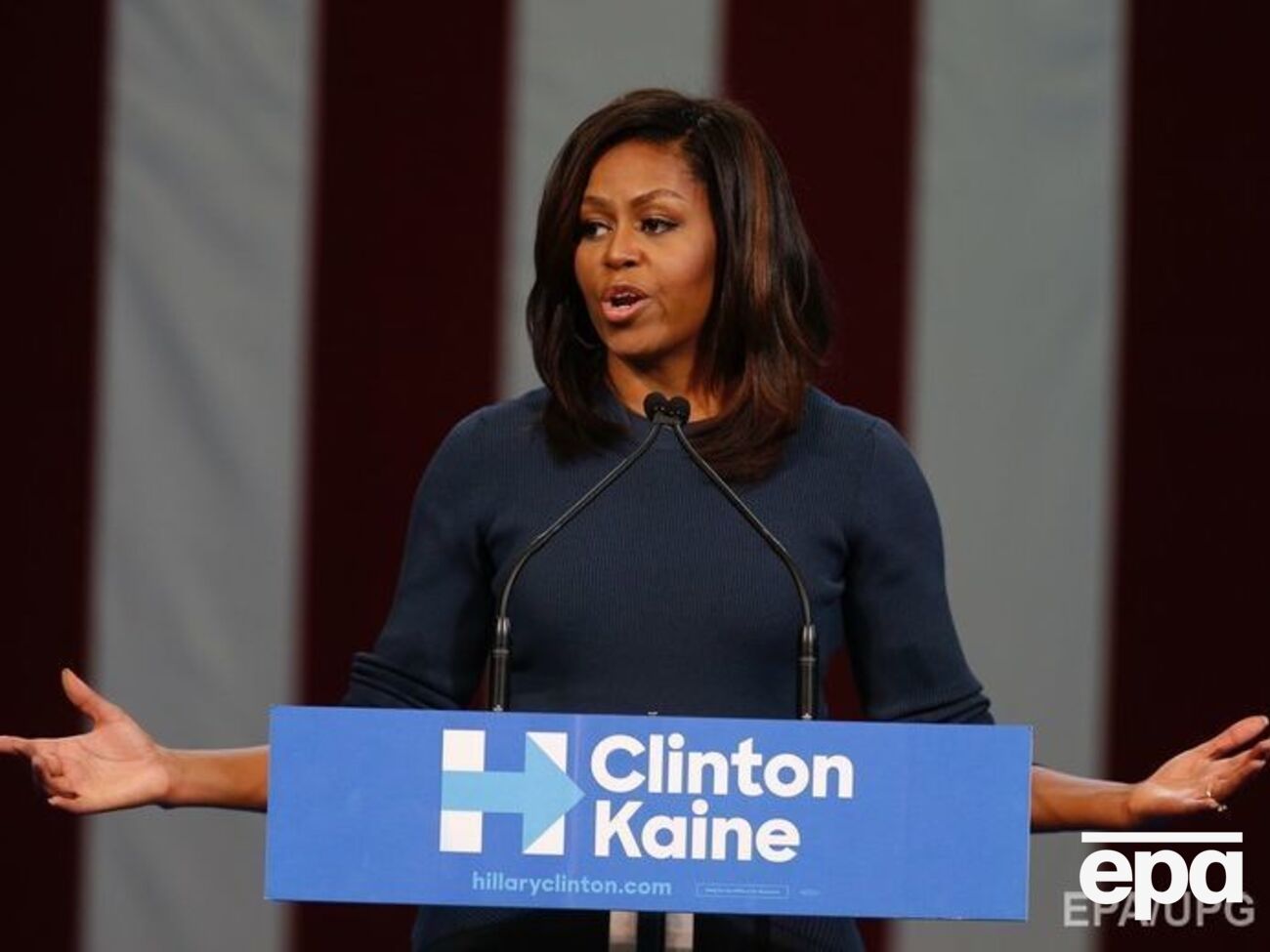 Обама сказала, что заявления Трампа нельзя "просто забыть и замести под коврик"