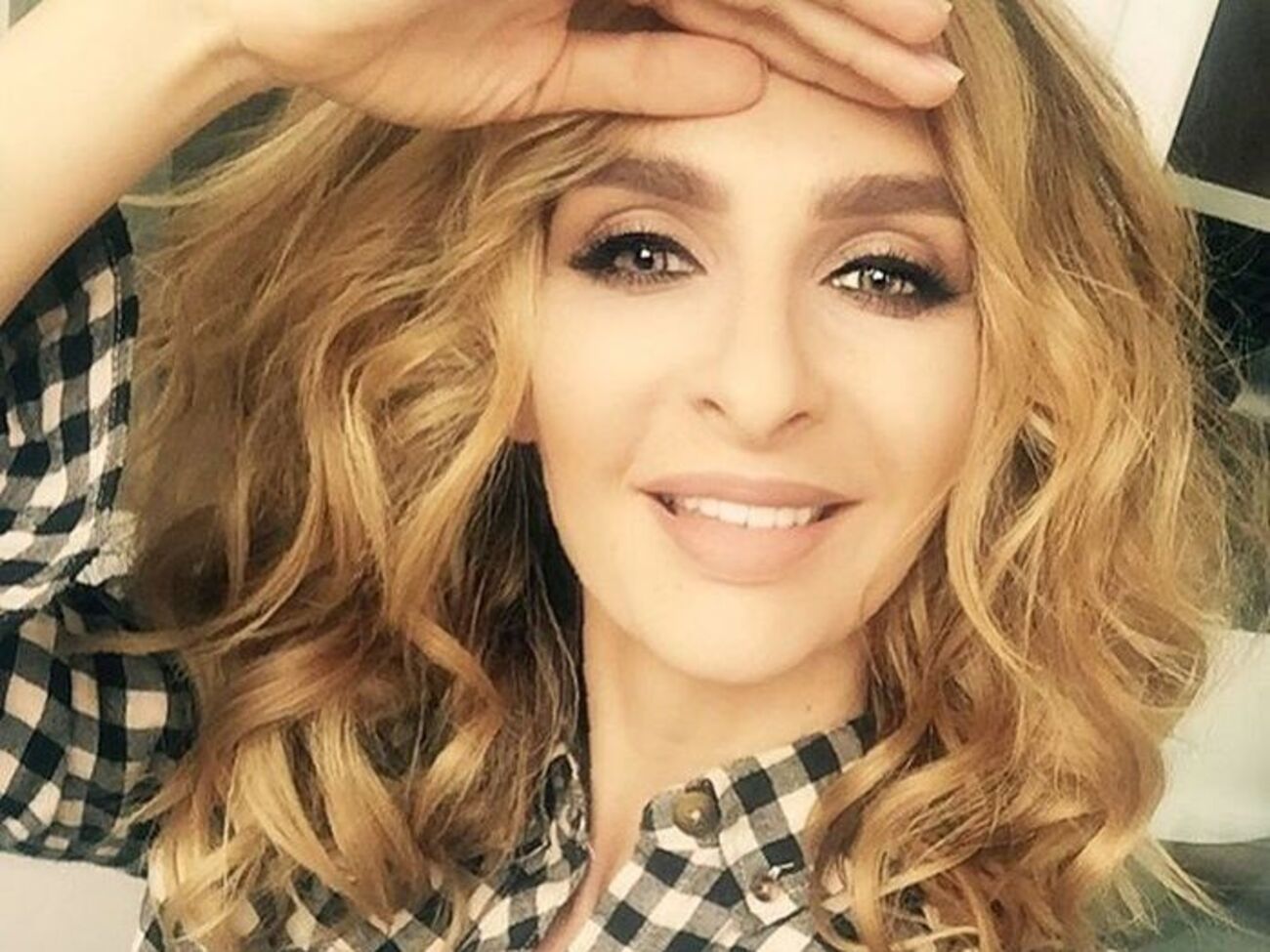 Варнава показала "обручальное" кольцо