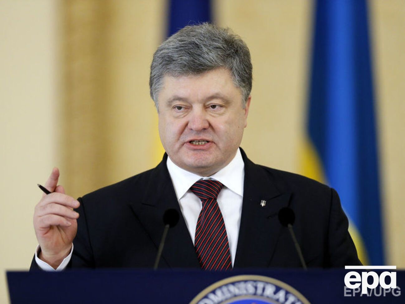 Порошенко: Более 10 тыс. военных отмечены государственными наградами