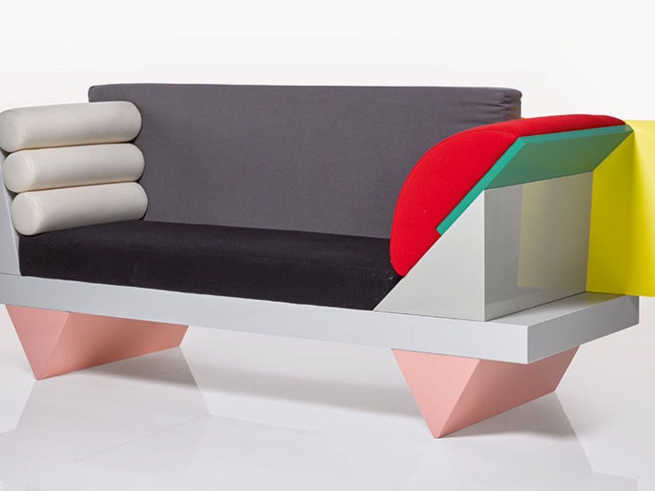Дизайнерский диван Питера Шайера из коллекции Боуи планируют продать за &pound;4-&pound;6 тыс.