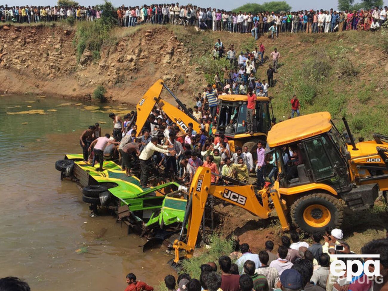 По неподтвержденной информации, в автобусе находились 40 пассажиров