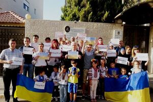 Активисты требовали прекращения войны на востоке страны и освобождения украинских политзаключенных