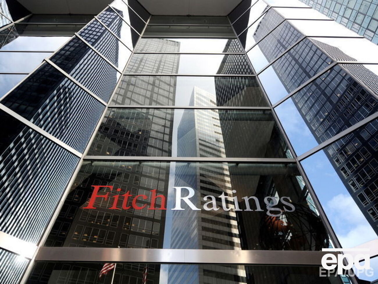Fitch улучшило прогноз суверенного рейтинга России с негативного на стабильный