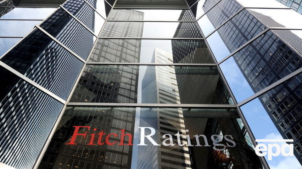 Fitch улучшило прогноз суверенного рейтинга России с негативного на стабильный