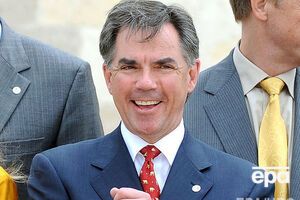 Прентис был депутатом, возглавлял разные министерства, а также был премьером провинции Альберта