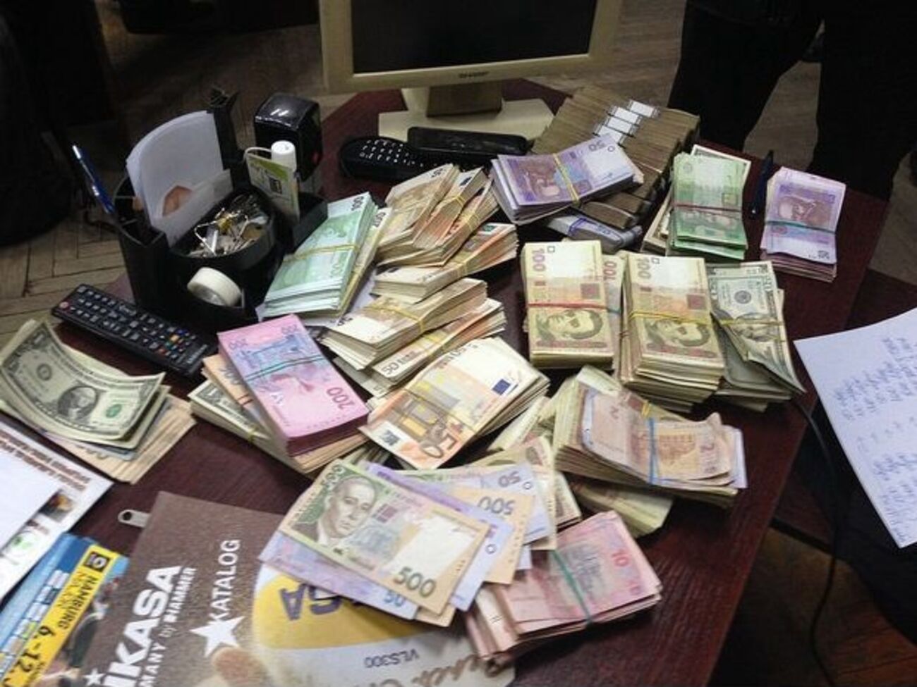 Мужчину задержали во время получения наличных от очередного клиента