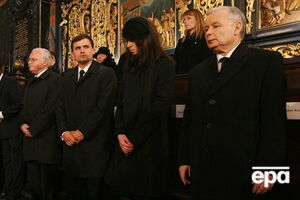 Ярослав Качиньский на похоронной мессе в Кракове, 18 апреля 2010 года