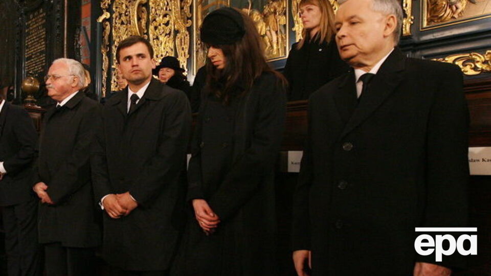 Ярослав Качиньский на похоронной мессе в Кракове, 18 апреля 2010 года