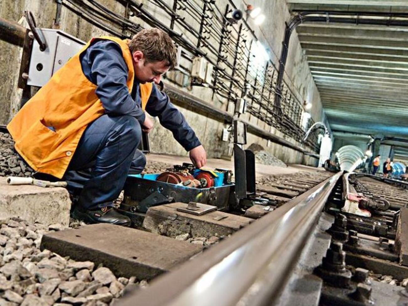 Упавшего на рельсы пострадавшего забрала "скорая", он жив