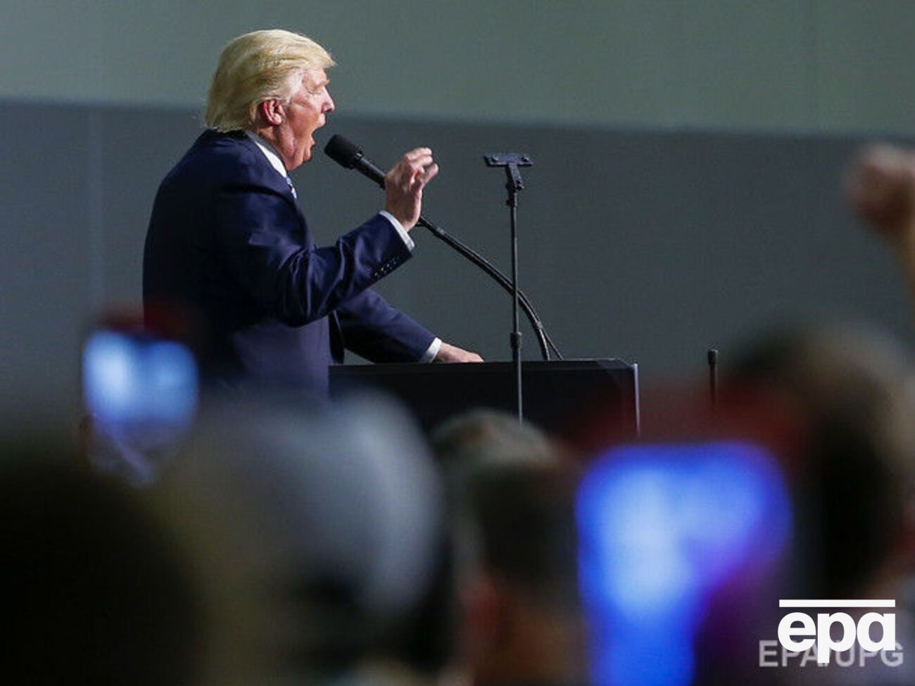 Трамп подозревает Клинтон в применении стимуляторов