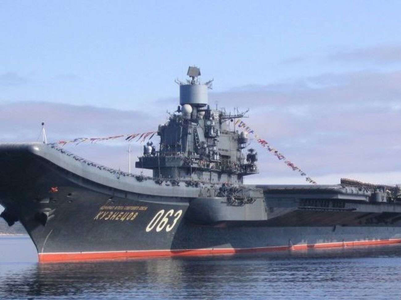 Британия отправит два корабля следить за российским крейсером "Адмирал Кузнецов"