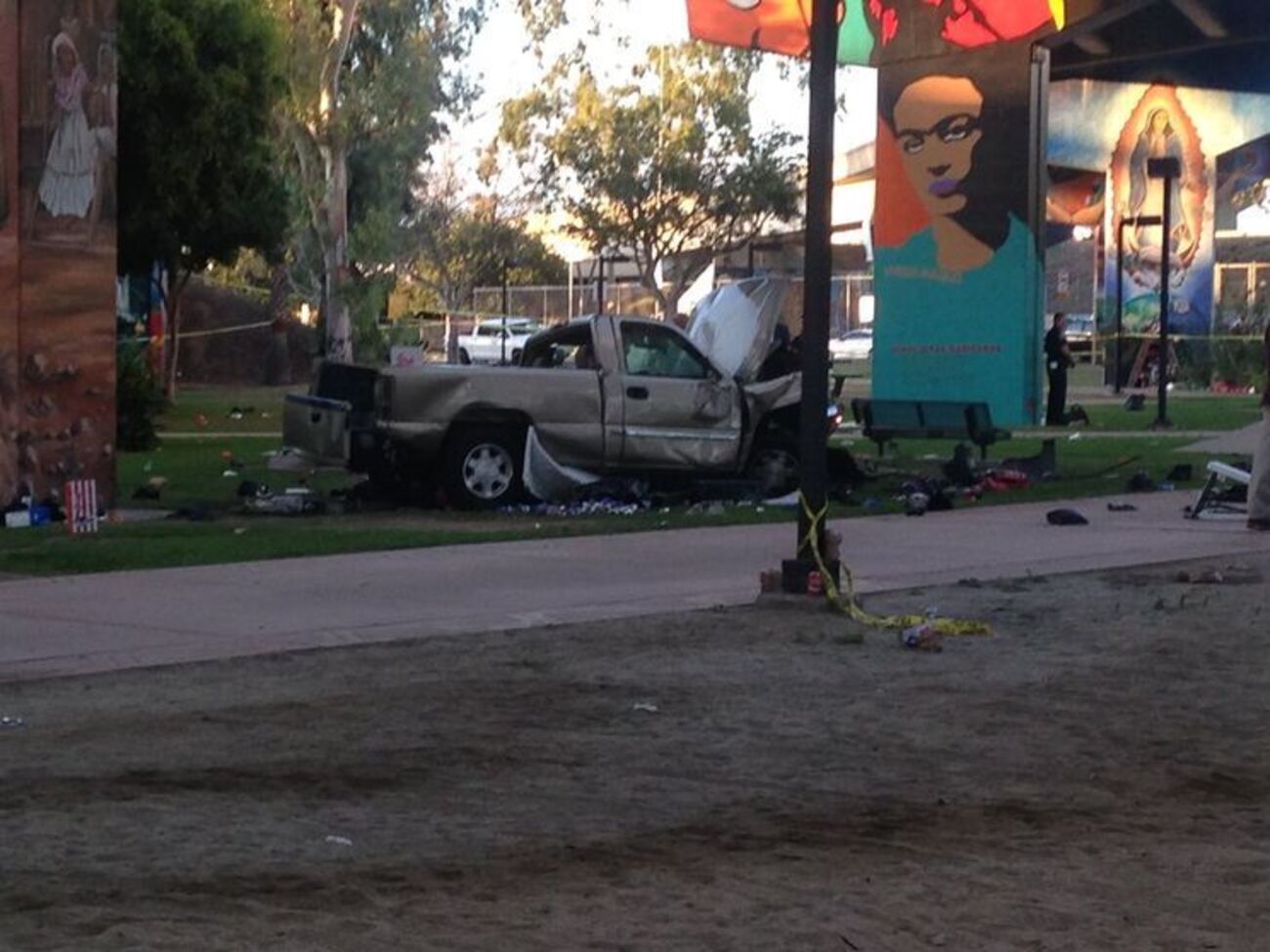 Пикап с моста рухнул на людей