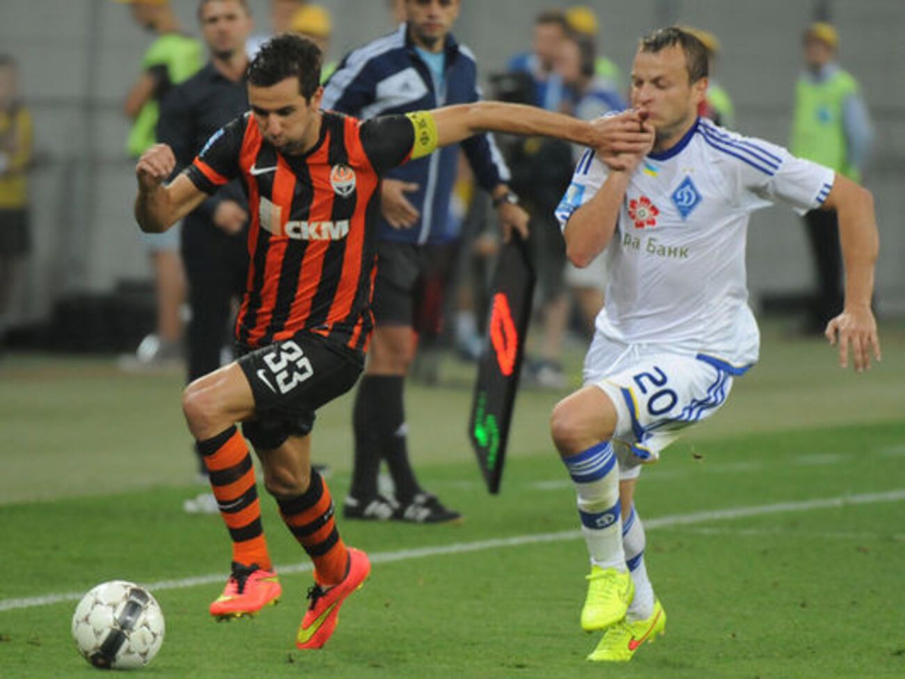 "Шахтер" после окончания первого круга имеет 29 очков, "Динамо"&nbsp;&ndash; 23