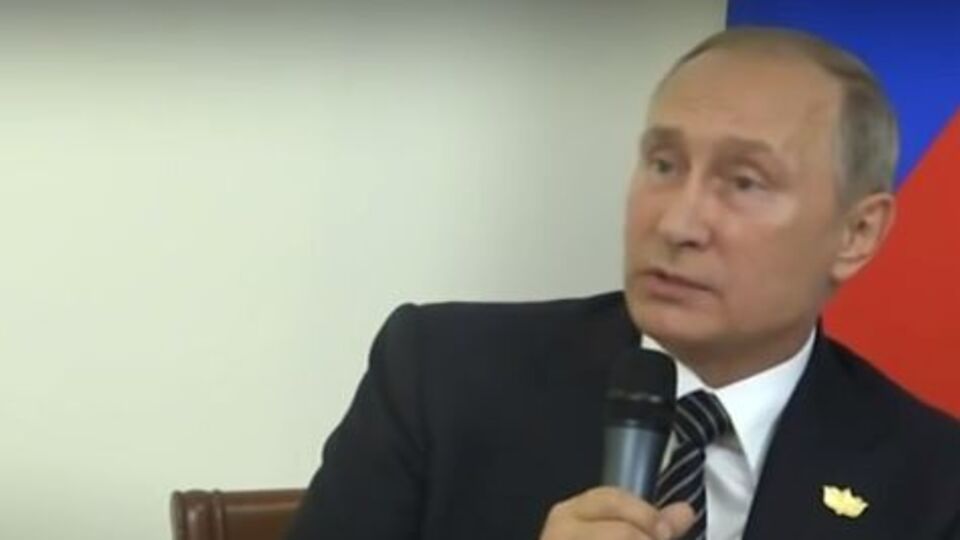Свет выключился во время рассуждения Путина о "доверительных отношениях"